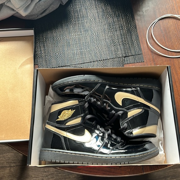 Jordan 1 metalic gold size 10.5 US - Picture 2 of 5